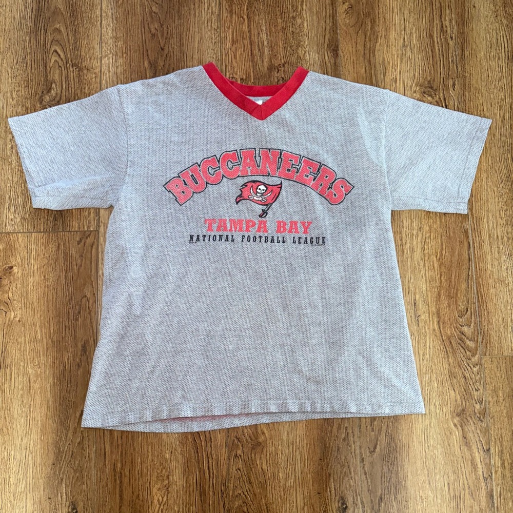 VTG 1996 Tampa Bay Buccaneers CSA Shirt Mens L Gray Red V-Neck NFL USA READ